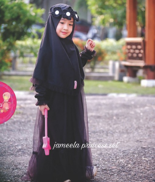 NAMIRA JAMEELA_0002_BLACK